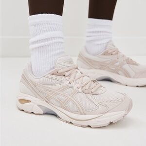 NIB Asics Unisex Cream Feather Athletic Sneakers Women’s Size 6